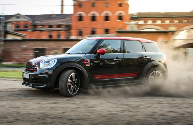 Hívj csak hot hatchnek! – Mini Countryman JCW teszt