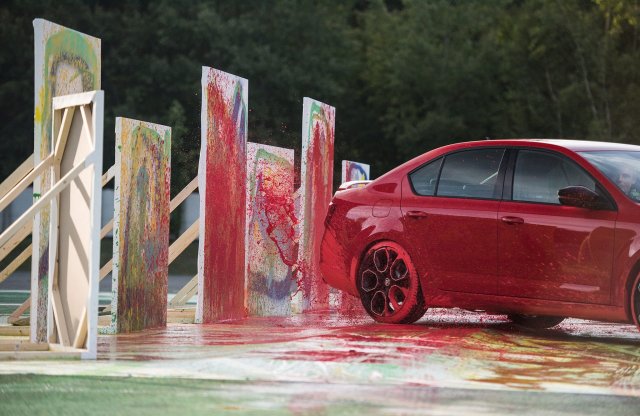 Így kell 245 lóerőt ecsetként használni