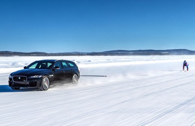 188 km/h-s átlaggal vontatott síelőt a legújabb Jaguar kombi