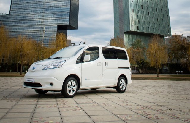 280 km hatótávval jön a nagyobb akkus Nissan villanyfurgon