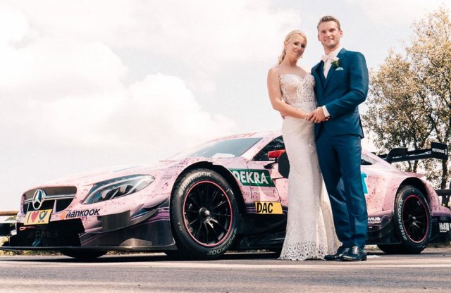 Nincs menőbb esküvői autó egy DTM Mercinél