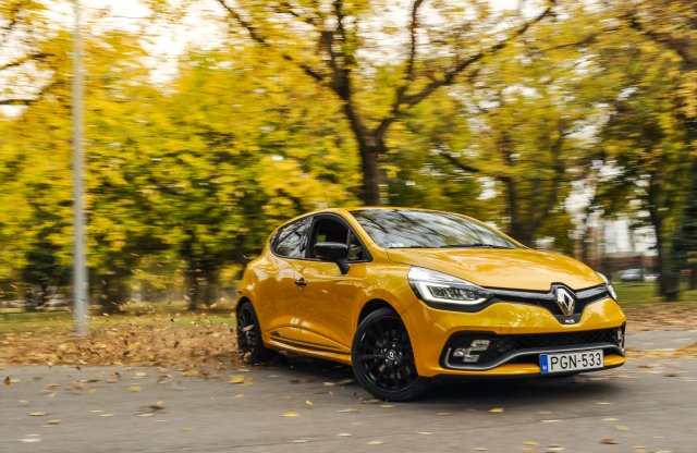 Szétszed a kupás Clio!