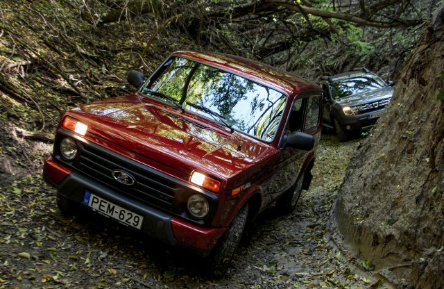 A legmenőbb Lada és Dacia találkoztak az erdőben…