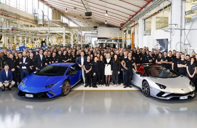 Duplán ünnepel a Lamborghini