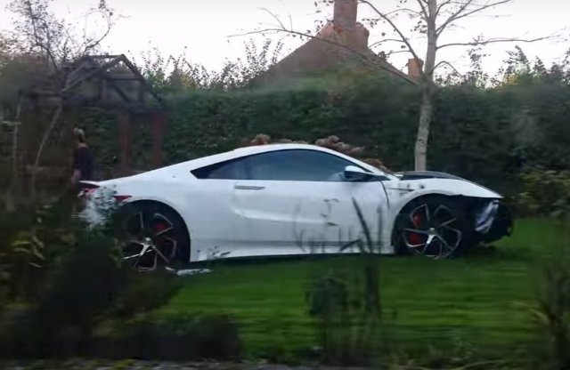 Csak a bokron túl jutott az új NSX-szel