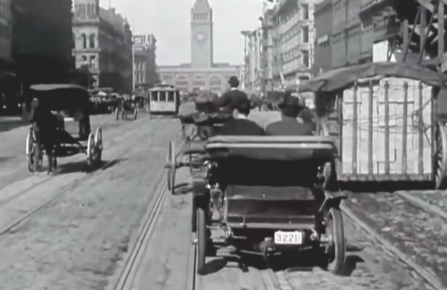 Megdöbbentő a világ első dashcam videója