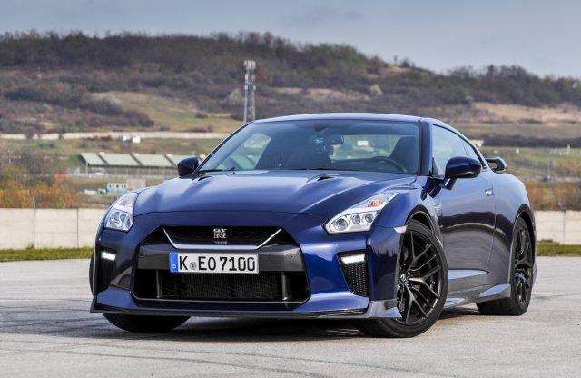 Fapadosan sem lassú a Nissan GT-R