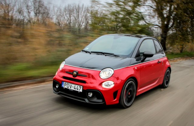 Ilyen lehet a rakéta hajtású görkori – Abarth 595