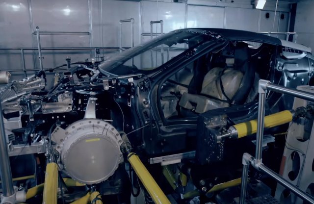 2,1 literes fogyasztással jön az i8 Spider