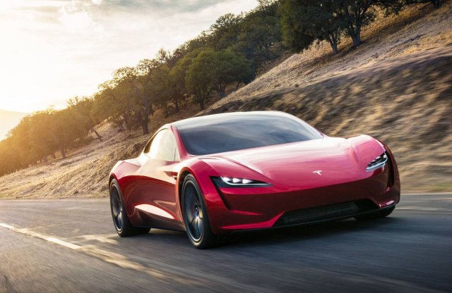 Brutális gyorsulást hoz az új Tesla Roadster, van jó kamion is