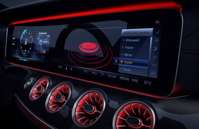 Diszkós belsőt kap az új CLS Merci