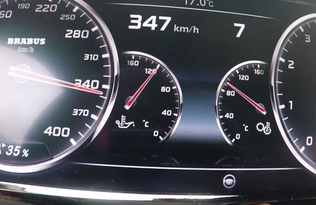 Így gyorsít 347 km/órára 900 lóerő