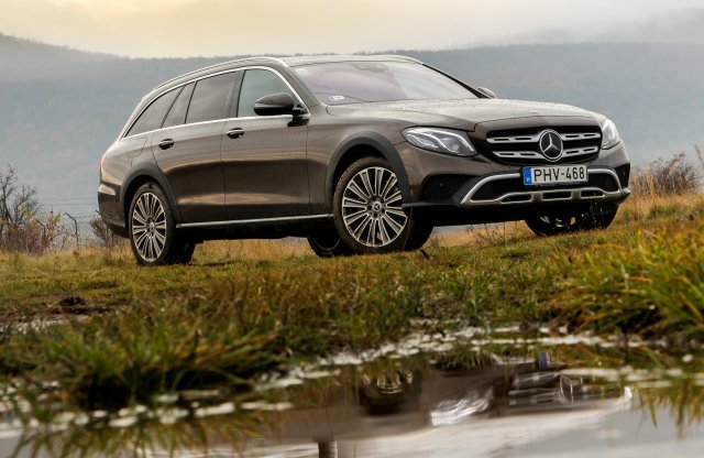 Armani gumicsizma – E-osztály All-Terrain