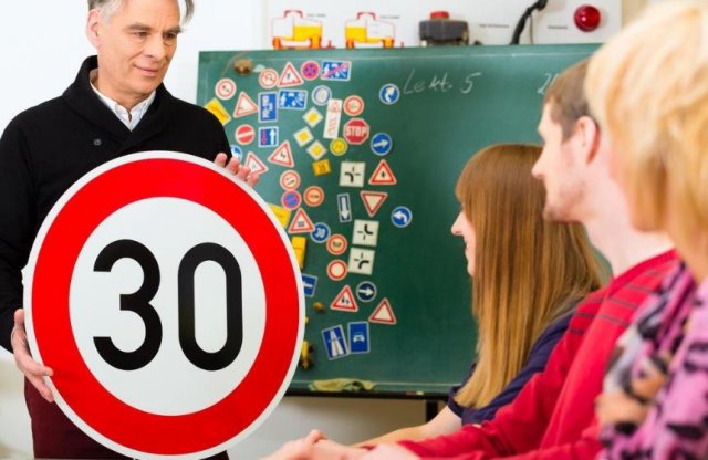 Ingyenes lesz a KRESZ jövő nyártól