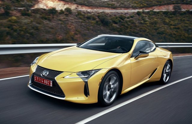 Két tonna alatti súllyal és biturbó V8-assal jöhet a Lexus LC F