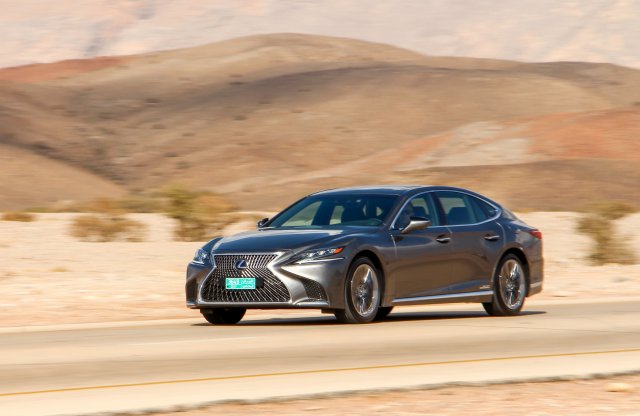 Dupla turbóval és turbó nélkül is kérhető – az új Lexus LS