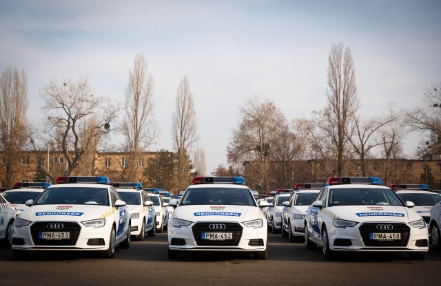 Több mint 33 milliárd forintból vett új autókat  a rendőrség