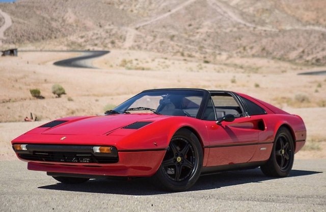 Hamvaiból éledt újjá ez a Ferrari