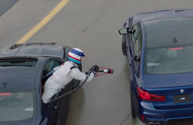 Drift közben tankolták a rekorder BMW M5-öt