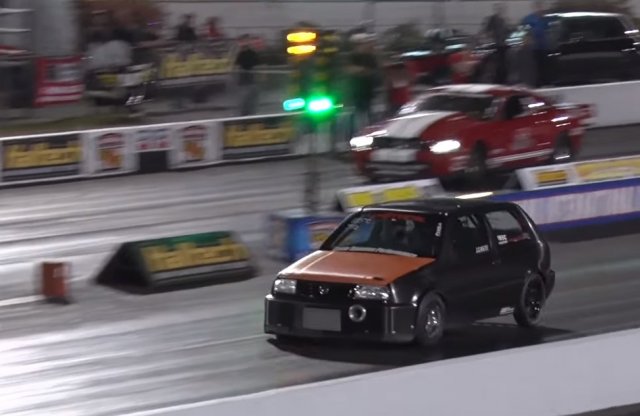 Olyat gyorsul ez a Golf, hogy az ajtaja sem bírja