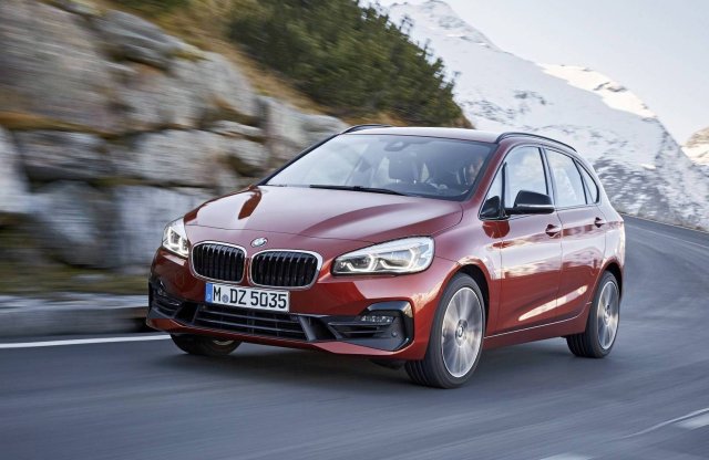 Üde tekintet és duplakuplungos váltó a 2-es BMW-ben