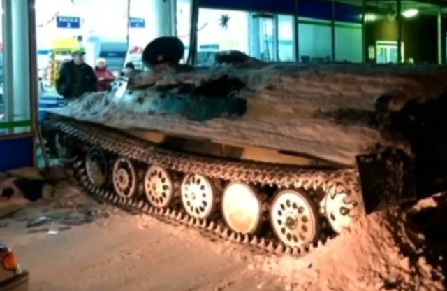 Lánctalpassal indult bort lopni. Kitalálod a helyszínt?