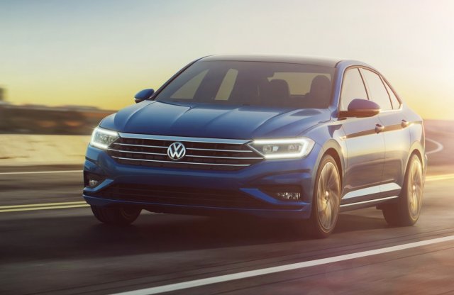 Széles vigyorral érkezett az új Jetta