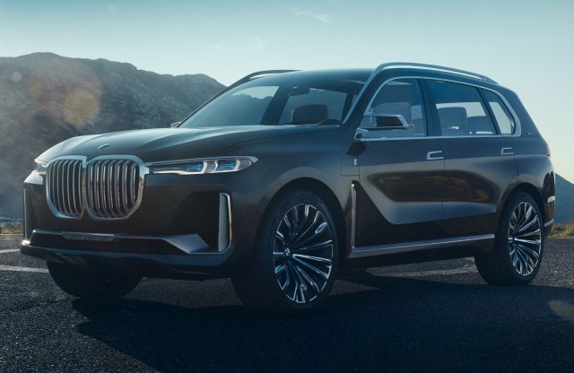 Út közben összetört a BMW X7 tanulmány
