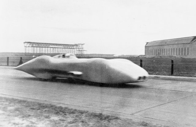 Közel 80 évig tartotta a sebességrekordot ez a Mercedes