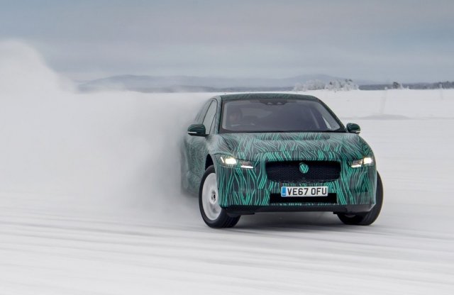 Egy hónap múlva érkezik a Jaguar villanyautója