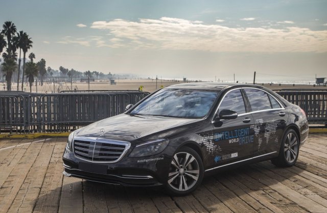 Hónapok múlva érkezik a Merci Robo-Taxi