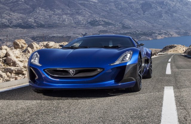 Tovább fejlődik a szomszédaink 1000 lóerős szuperautója!