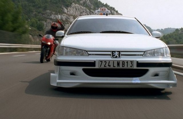 „Amint kiérünk az autópályára, rálépek a gázra” – 20 éves a Taxi