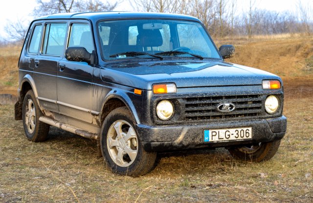 A tajga terep-Csajkája - Lada 4x4 ötajtós teszt