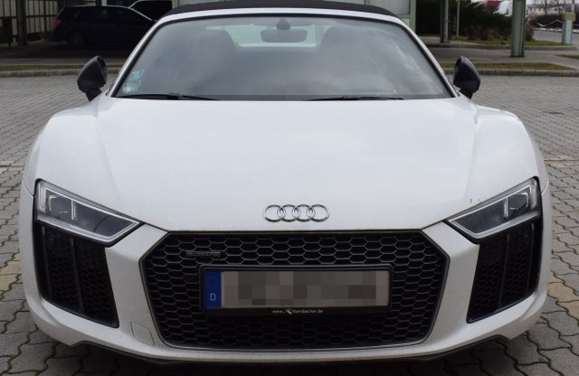 R8-as Audival ment volna külföldre, nem sikerült neki