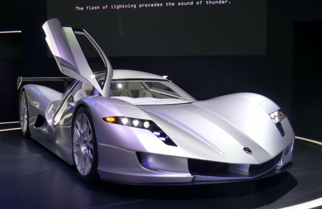 A kertben megfutja a 100-at 2 másodperc alatt