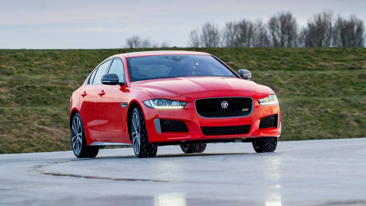 JAGUAR XE