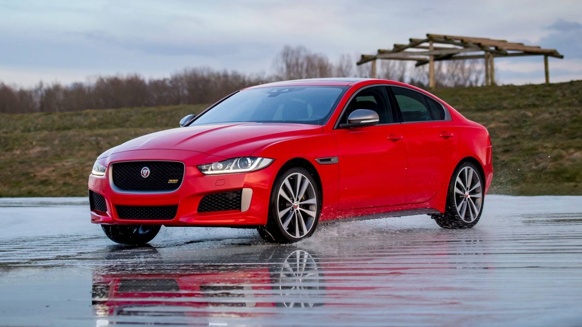 JAGUAR XE