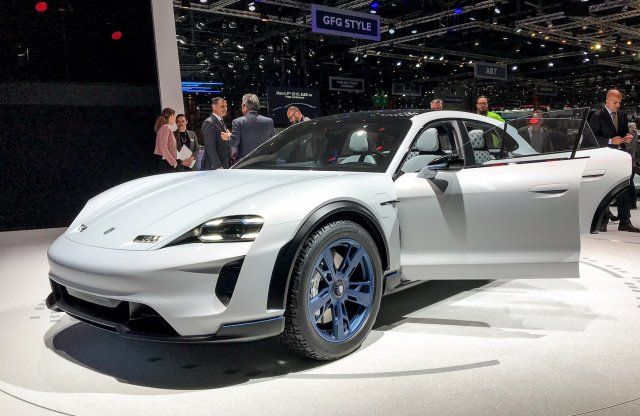 Villanyhajtású Porsche szabadidő-autó debütált Genfben