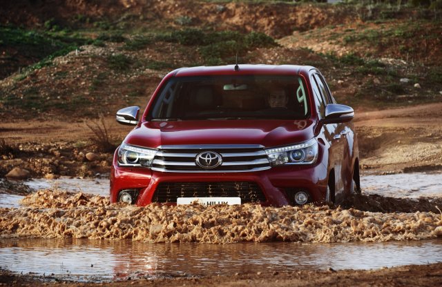 12 profi felhasználó szerint a Toyota Hilux a pickupok bajnoka