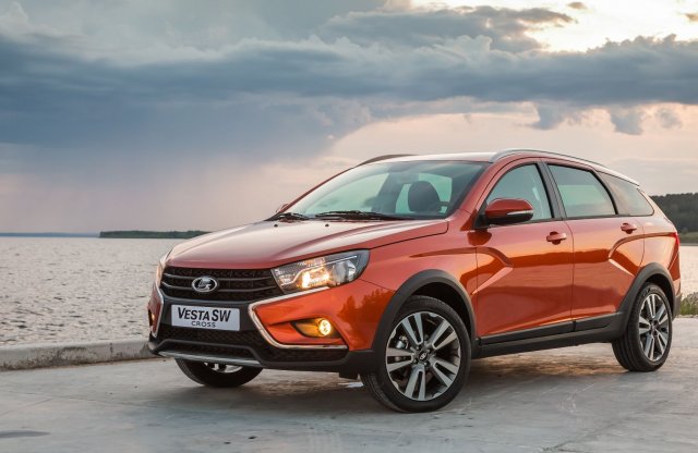 Dupla kombival erősít idén a Lada