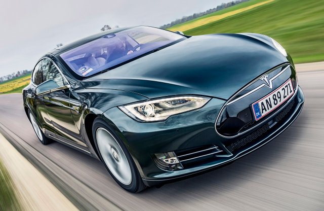 Itt az eddigi legnagyobb Tesla visszahívás