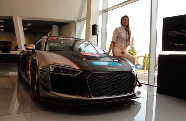 Magyar pilóta lesz a világ legfiatalabb hölgy GT-versenyzője!