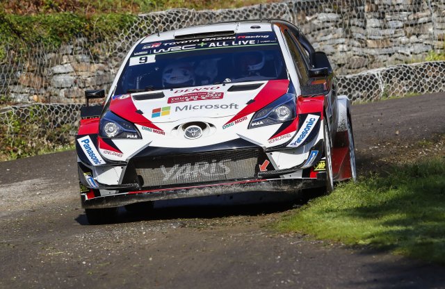 Korzika szűk kanyarjaiban küzd a Yaris WRC
