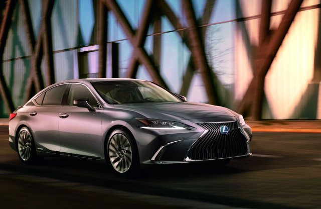 Gyári fotón az új Lexus ES