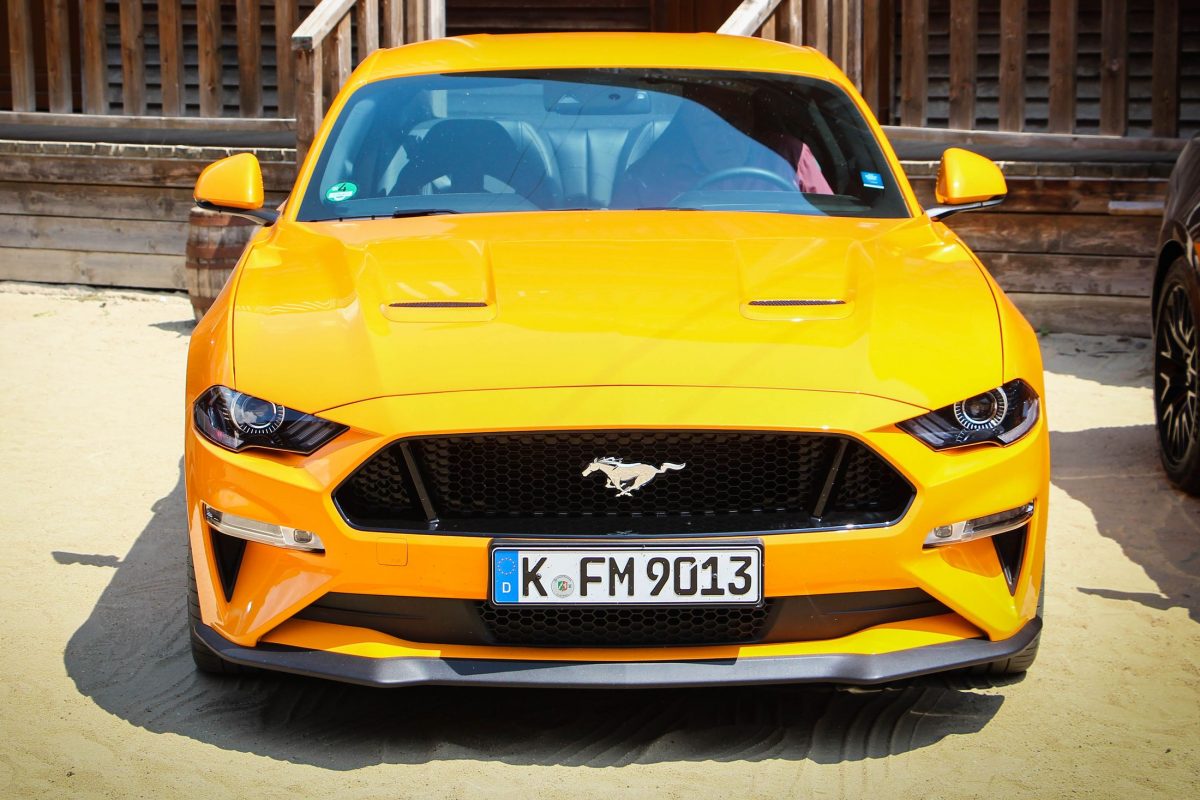 FORD MUSTANG