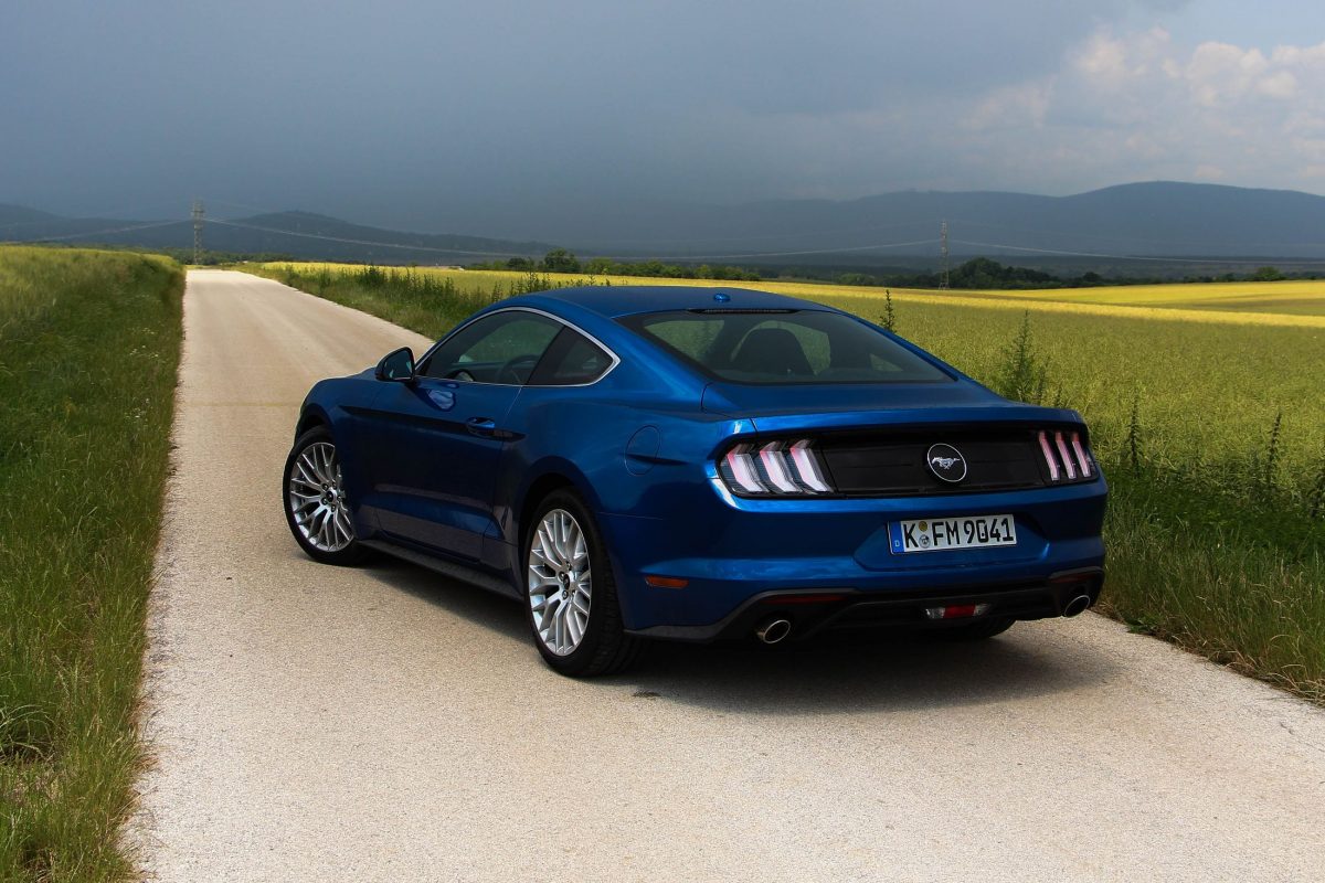 FORD MUSTANG