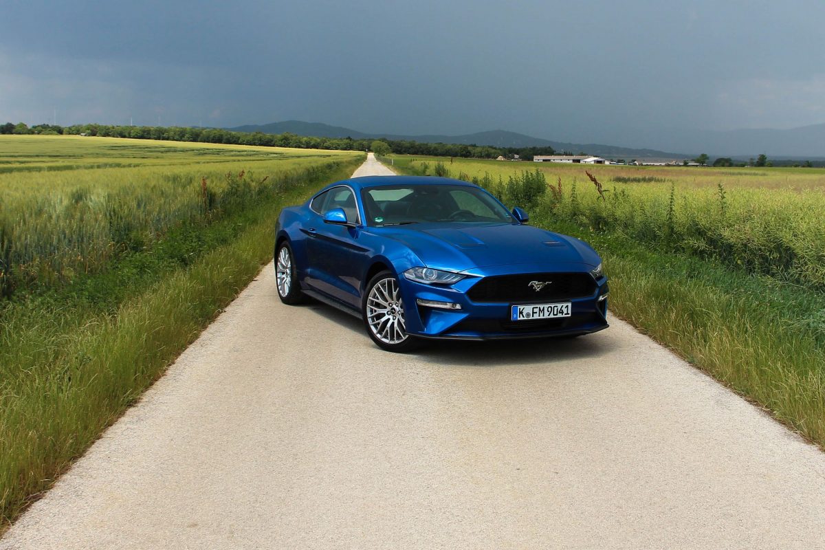 FORD MUSTANG