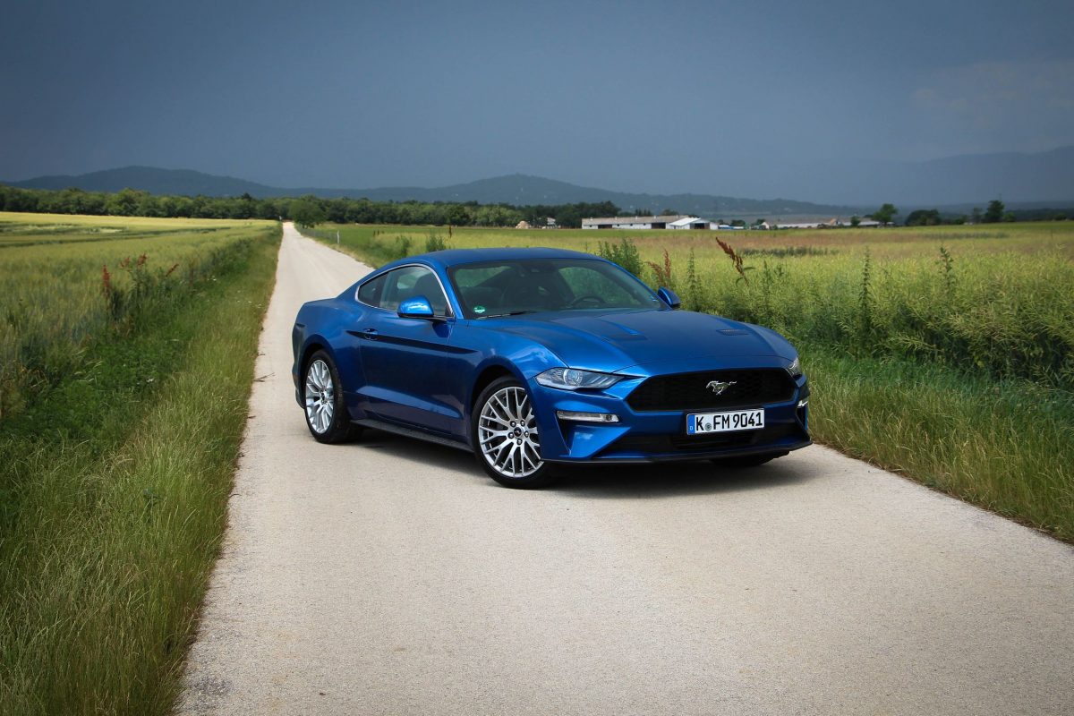 FORD MUSTANG