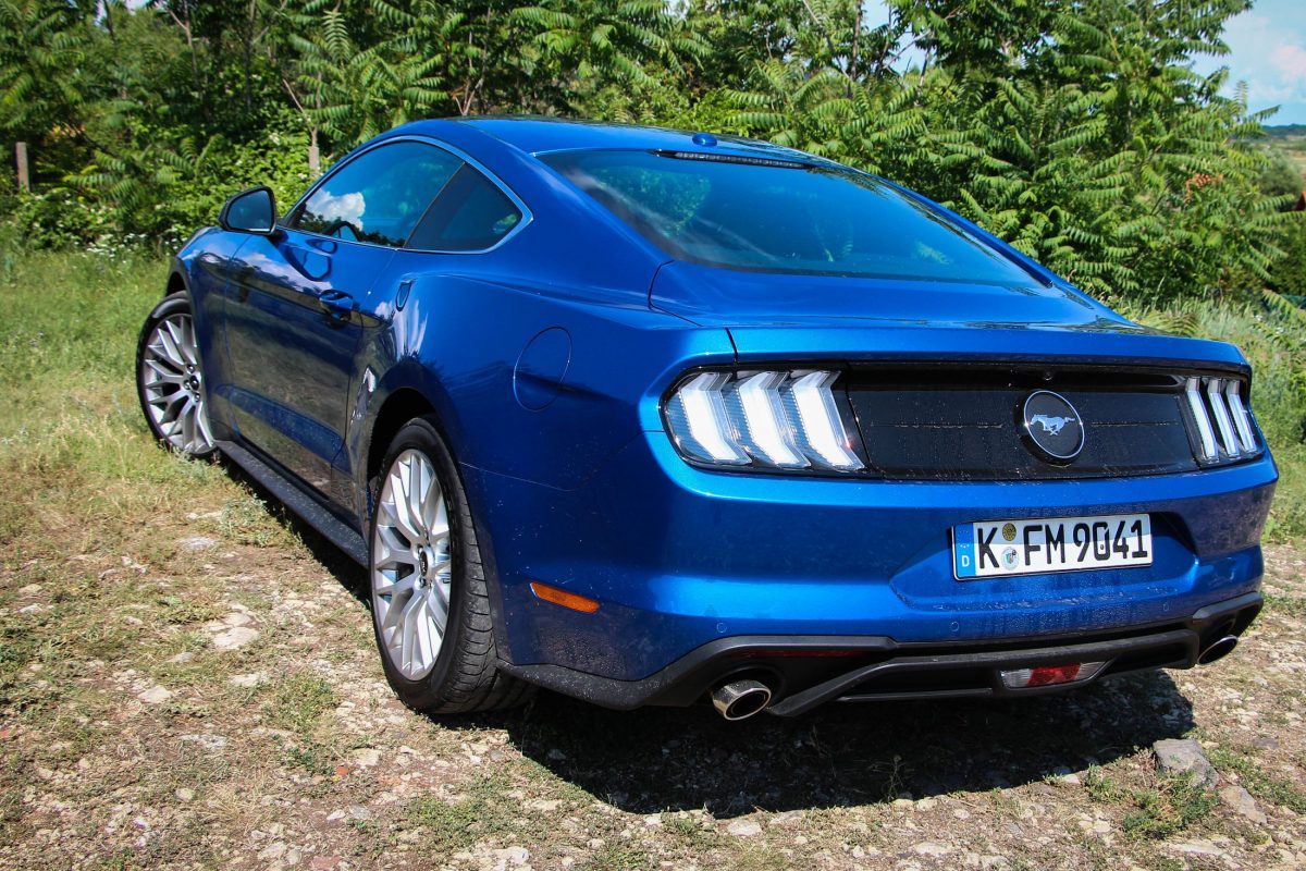 FORD MUSTANG
